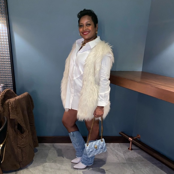 White button down dress with heart on chest - Picture 4 of 7